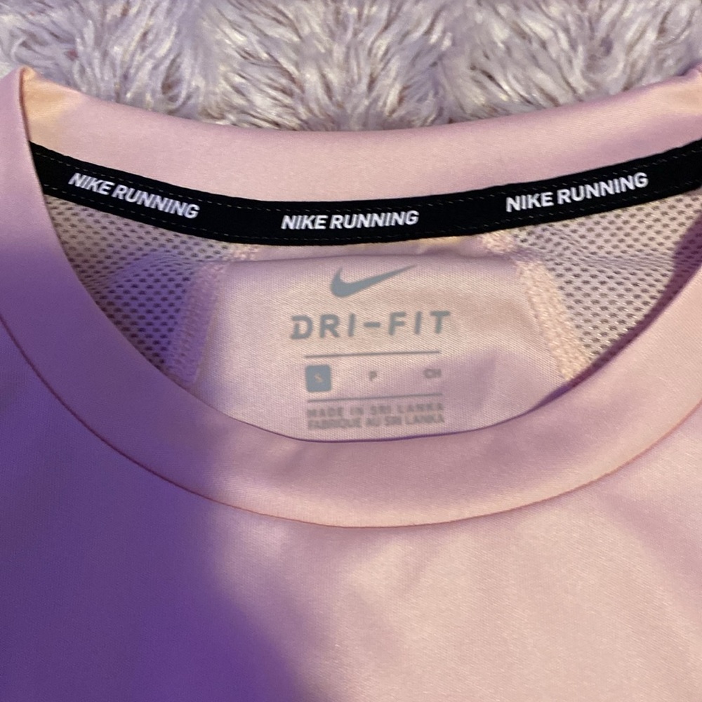 AMAZING CONDITION NIKE RUNNING TEE